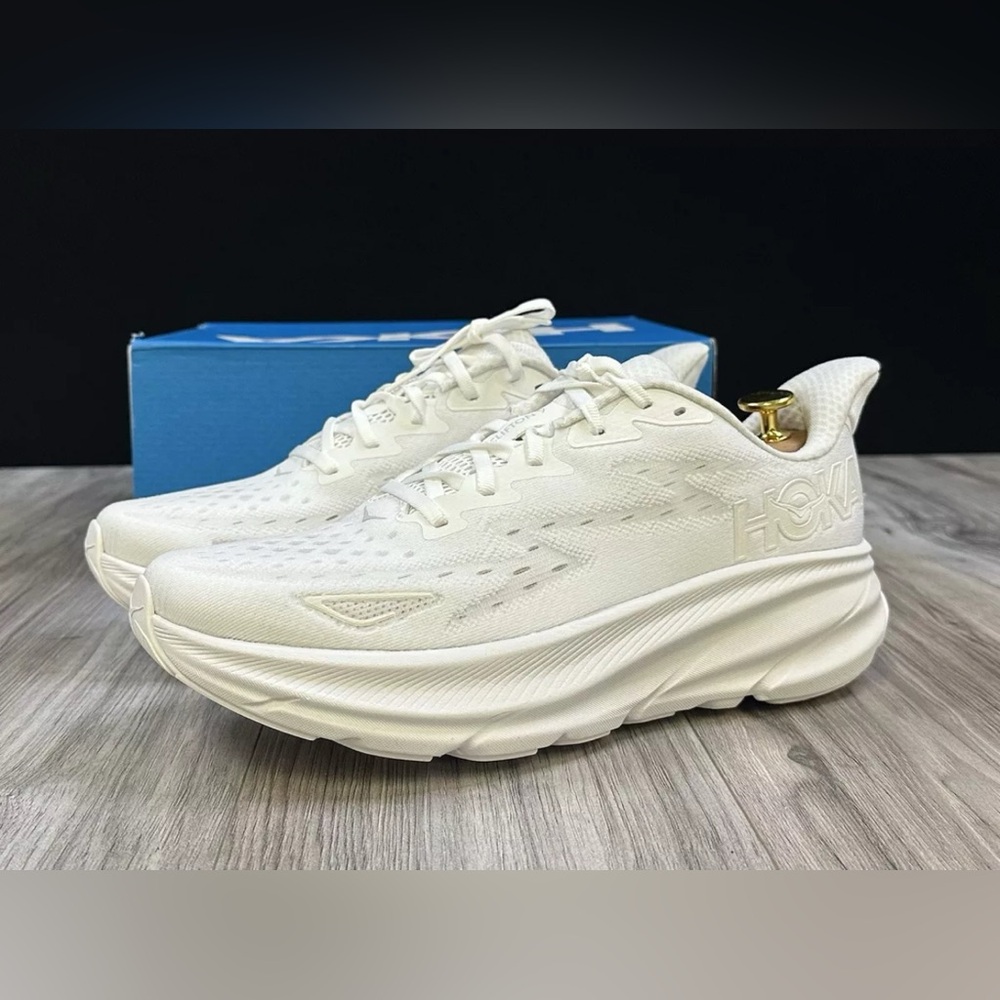 Hoka One One Women's Clifton 9 1127896/WWH Running Shoes Size 11B Brand New